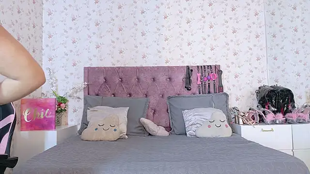 AvrillThomas online show from October 2025 04:30:02 PM