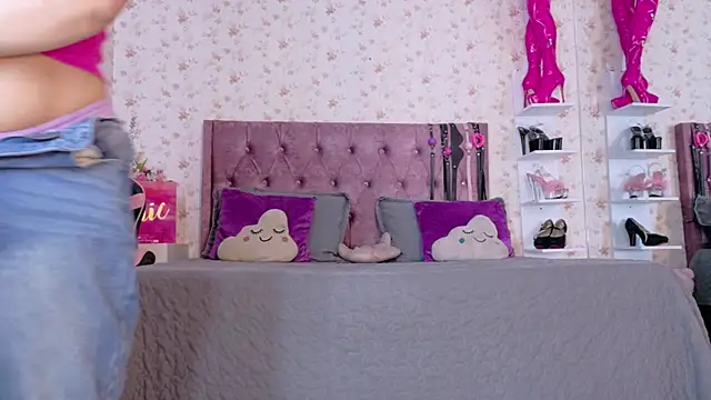 AvrillThomas online show from March 2026 07:07:02 PM