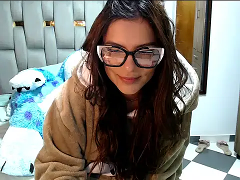 lindacutferrer online show from May 2026 11:01:04 PM