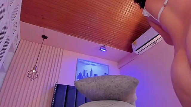 viiolett lee online show from January 2025 11:00:01 PM