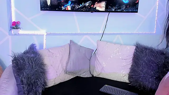 lila noa online show from November 2025 07:45:02 PM