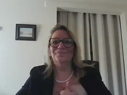 Snapshot of Silkesquirt chatting on January 2025 10:17:02 AM Silkesquirt online show from January 2025 10:17:02 AM