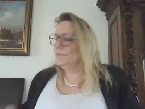 Snapshot of Silkesquirt chatting on January 2025 01:22:01 PM Silkesquirt online show from January 2025 01:22:01 PM