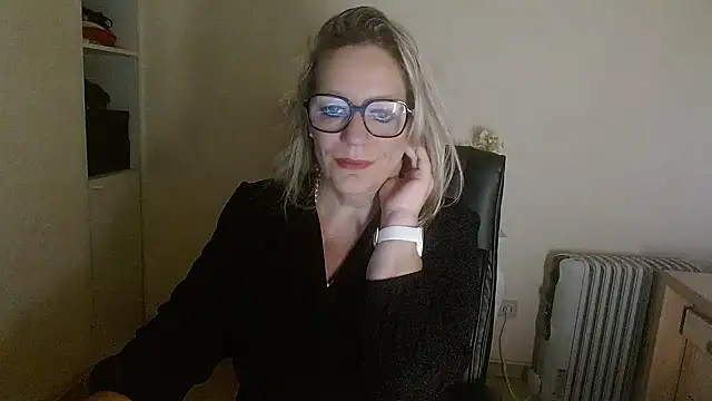 Snapshot of Silkesquirt chatting on October 2025 06:56:02 AM Silkesquirt online show from October 2025 06:56:02 AM