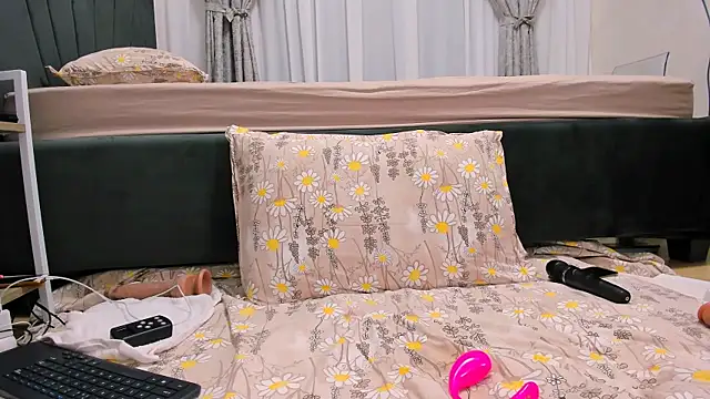 Snapshot of wowsquirtx chatting on February 2025 06:41:01 AM wowsquirtx online show from February 2025 06:41:01 AM