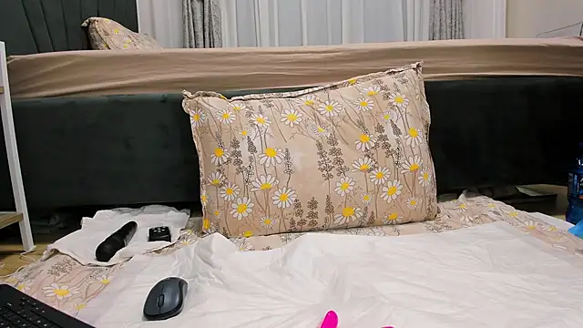 Snapshot of wowsquirtx chatting on February 2025 06:37:01 AM wowsquirtx online show from February 2025 06:37:01 AM