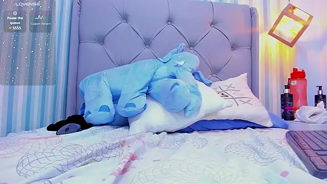 Snapshot of LINASTARK chatting on January 2025 09:06:02 AM LINASTARK online show from January 2025 09:06:02 AM