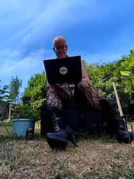 biffboff123 online show from July 2026 01:32:01 PM