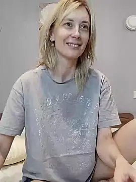 Snapshot of AvelinaLeoni chatting on December 2024 06:57:02 AM AvelinaLeoni online show from December 2024 06:57:02 AM