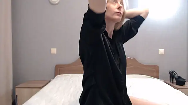 Snapshot of AvelinaLeoni chatting on March 2025 05:40:02 AM AvelinaLeoni online show from March 2025 05:40:02 AM