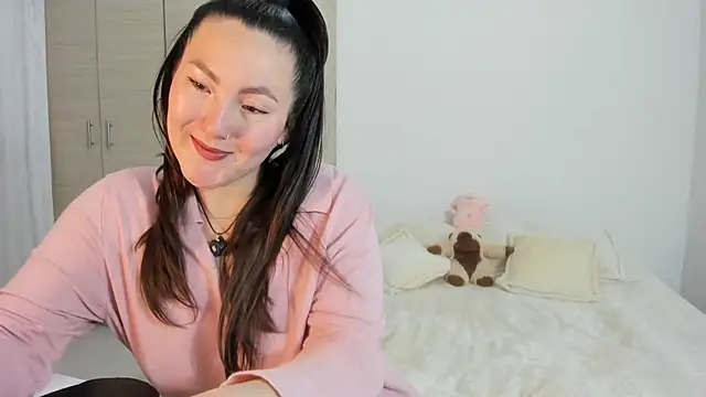 Elle Lee  online show from September 2025 02:17:01 PM