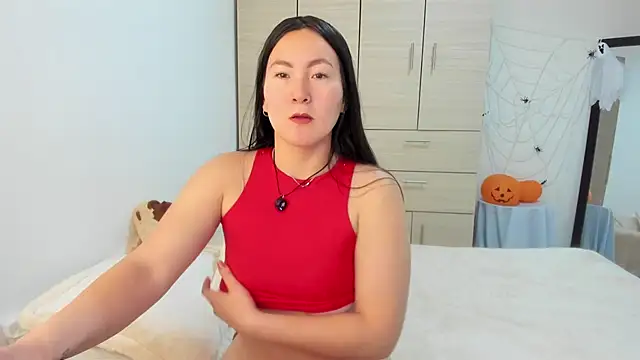 Elle Lee  online show from October 2025 03:13:01 PM