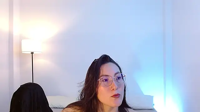 Elle Lee  online show from July 2026 04:10:02 PM