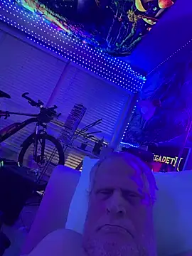 Mimmoromeo1973 online show from May 2026 07:57:01 AM