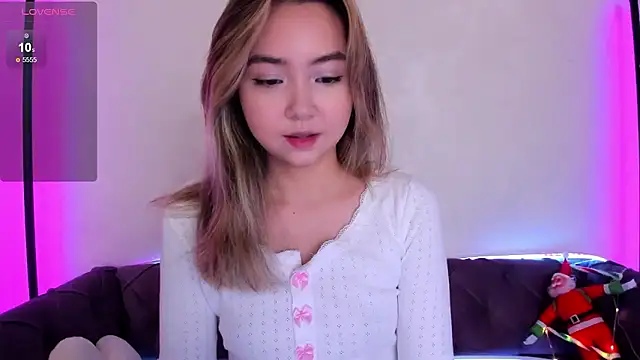 Snapshot of Fluffy_Rose chatting on December 2024 01:51:01 AM Fluffy Rose online show from December 2024 01:51:01 AM