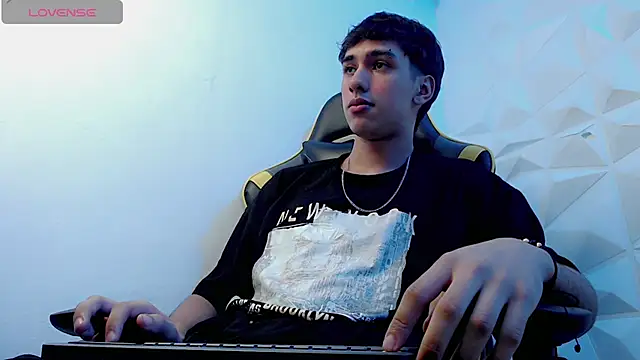 Snapshot of Jake_tripp chatting on December 2024 06:10:02 AM Jake tripp online show from December 2024 06:10:02 AM