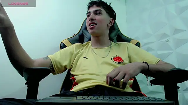 Snapshot of Jake_tripp chatting on December 2024 03:44:02 AM Jake tripp online show from December 2024 03:44:02 AM