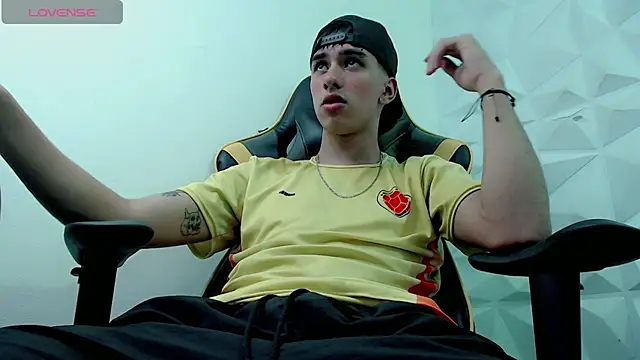 Snapshot of Jake_tripp chatting on December 2024 09:33:02 AM Jake tripp online show from December 2024 09:33:02 AM