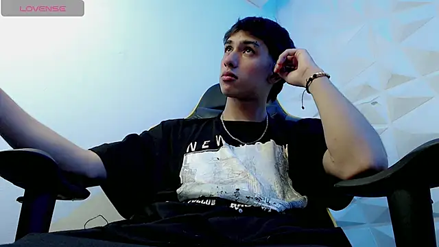 Snapshot of Jake_tripp chatting on December 2024 09:00:02 PM Jake tripp online show from December 2024 09:00:02 PM