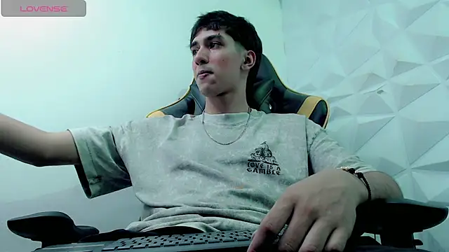 Snapshot of Jake_tripp chatting on December 2024 03:37:01 AM Jake tripp online show from December 2024 03:37:01 AM