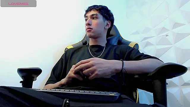 Snapshot of Jake_tripp chatting on January 2025 03:18:02 AM Jake tripp online show from January 2025 03:18:02 AM