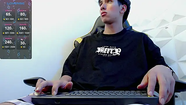 Snapshot of Jake_tripp chatting on January 2025 07:27:02 AM Jake tripp online show from January 2025 07:27:02 AM