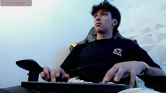 Snapshot of Jake_tripp chatting on March 2025 04:51:02 AM Jake tripp online show from March 2025 04:51:02 AM