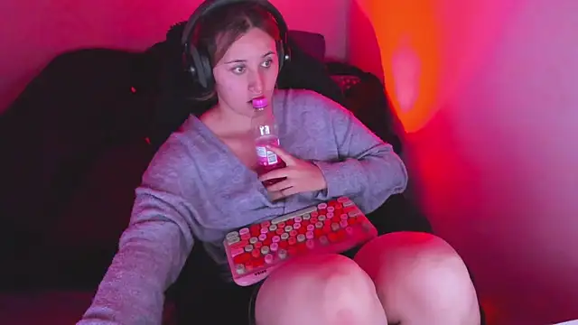 bonnie moon  online show from April 2026 08:53:01 PM