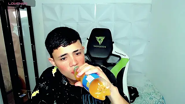 Snapshot of bby_santi chatting on December 2024 01:20:02 PM bby santi online show from December 2024 01:20:02 PM