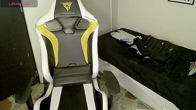 Snapshot of bby_santi chatting on October 2025 11:02:01 PM bby santi online show from October 2025 11:02:01 PM