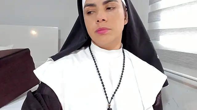 ClaraMariaMon online show from April 2026 02:52:02 PM