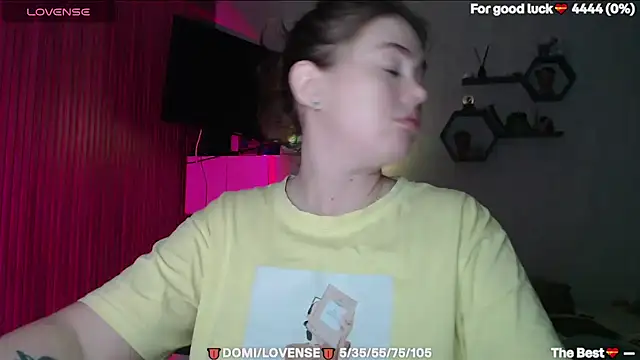 SuchCute online show from April 2026 02:03:02 PM