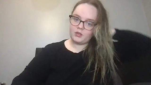 honeyyy24 online show from October 2025 07:02:01 PM