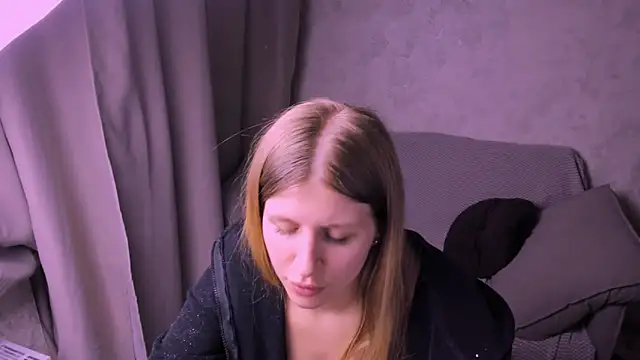 kirraa  online show from February 2025 07:49:01 PM