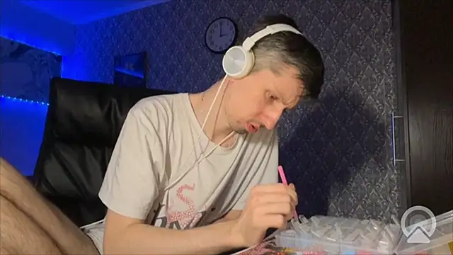 Aki-Laky online show from April 2026 10:01:02 PM