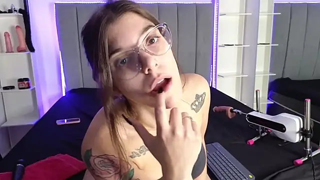 Snapshot of Alice-Rossi chatting on December 2024 03:15:02 AM Alice-Rossi online show from December 2024 03:15:02 AM