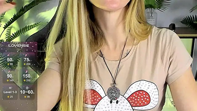 LadyIzabel online show from December 2024 11:55:01 AM