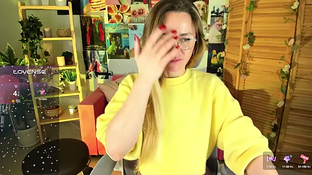 LadyIzabel online show from December 2024 11:39:01 AM