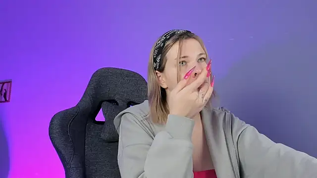 AliceSunday online show from December 2024 11:06:02 AM