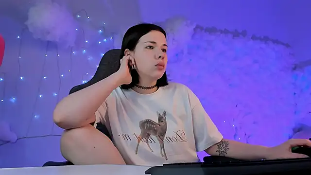 AliceSunday online show from March 2025 11:05:01 AM