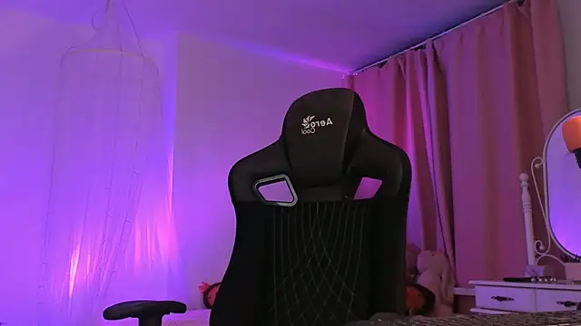 AliceSunday online show from October 2025 01:58:02 AM