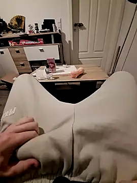 Snapshot of Kevindauerhorny chatting on December 2024 06:14:01 PM Kevindauerhorny online show from December 2024 06:14:01 PM