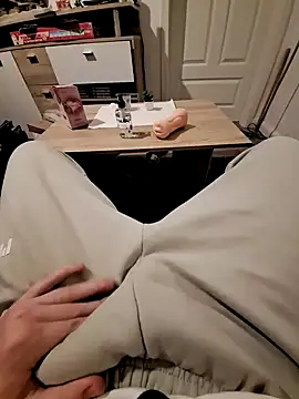 Snapshot of Kevindauerhorny chatting on December 2024 06:13:01 PM Kevindauerhorny online show from December 2024 06:13:01 PM