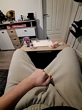 Snapshot of Kevindauerhorny chatting on January 2025 03:21:01 PM Kevindauerhorny online show from January 2025 03:21:01 PM