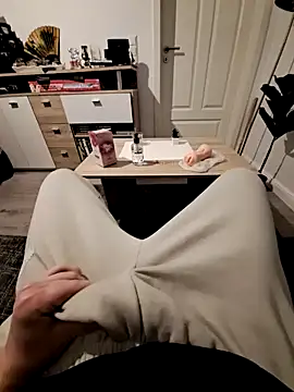 Snapshot of Kevindauerhorny chatting on January 2025 03:50:01 PM Kevindauerhorny online show from January 2025 03:50:01 PM