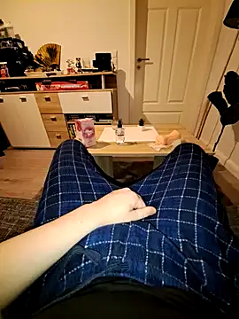 Snapshot of Kevindauerhorny chatting on January 2025 11:05:01 PM Kevindauerhorny online show from January 2025 11:05:01 PM