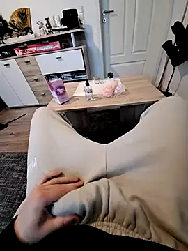 Snapshot of Kevindauerhorny chatting on February 2025 03:40:01 PM Kevindauerhorny online show from February 2025 03:40:01 PM