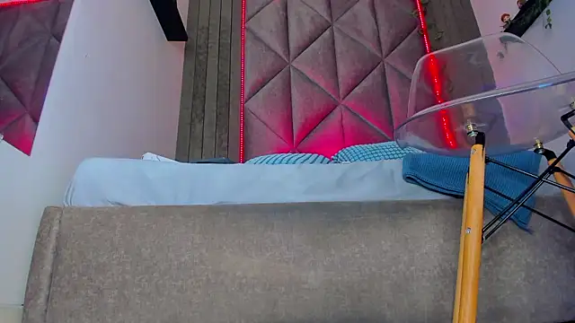 BriaConner  online show from January 2026 03:00:02 AM