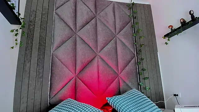 BriaConner  online show from March 2026 03:00:02 AM