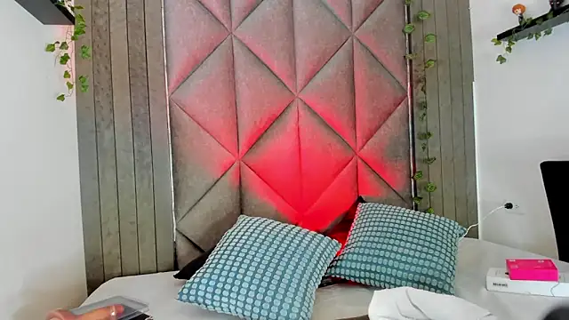 BriaConner  online show from March 2026 03:44:01 AM